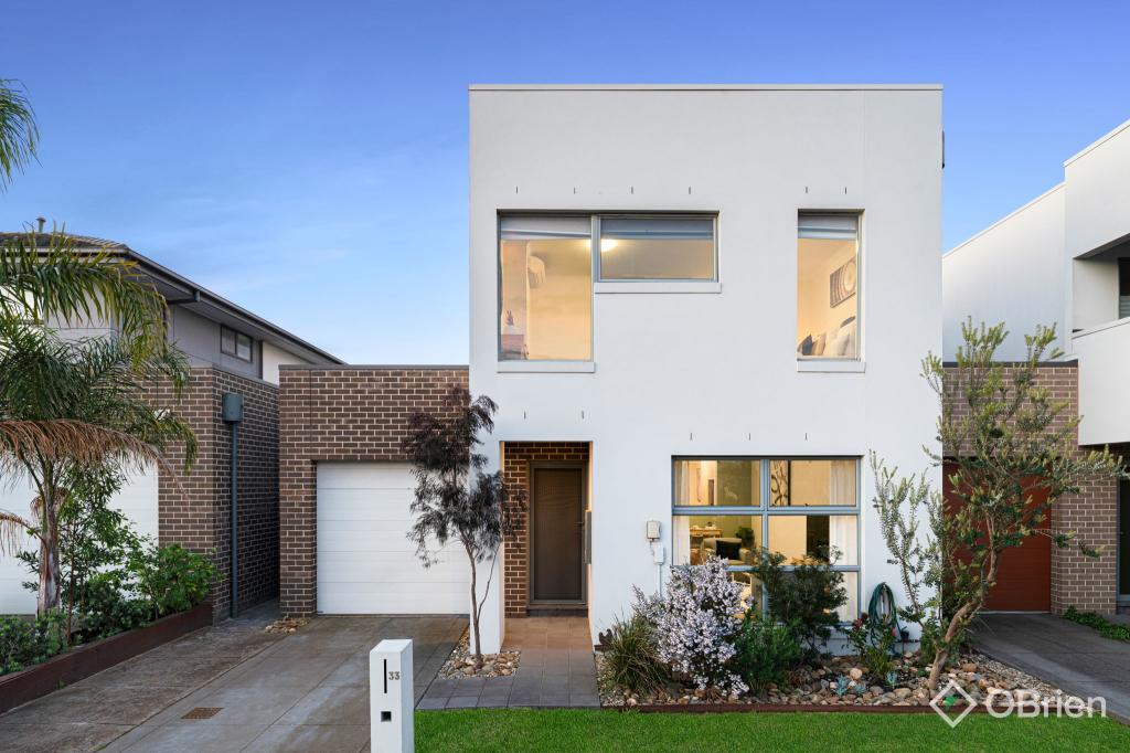 33 Ashberg Dr, Waterways, VIC 3195