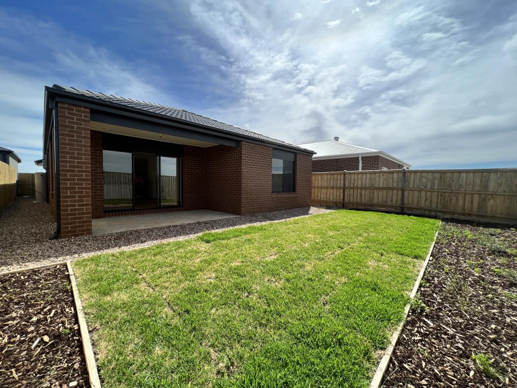 64 Lynwood Dr, Thornhill Park, VIC 3335