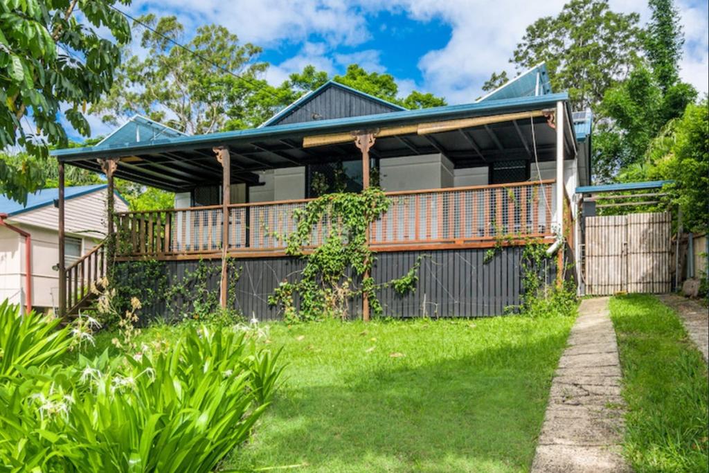 18 OAKESHOTT ST, LISMORE HEIGHTS, NSW 2480