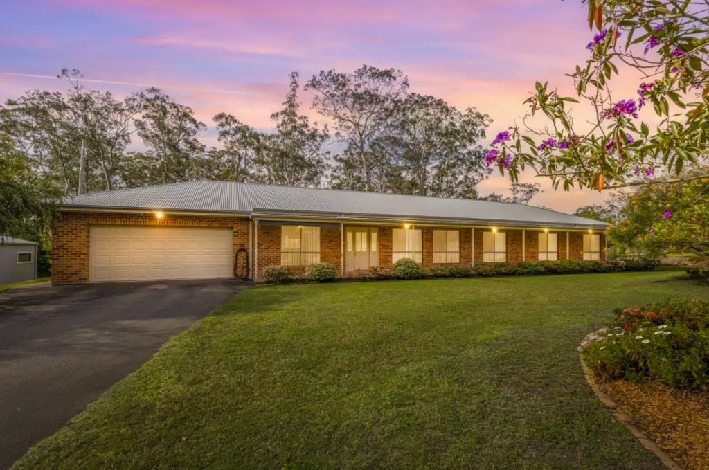 18 North Esk Dr, Seaham, NSW 2324