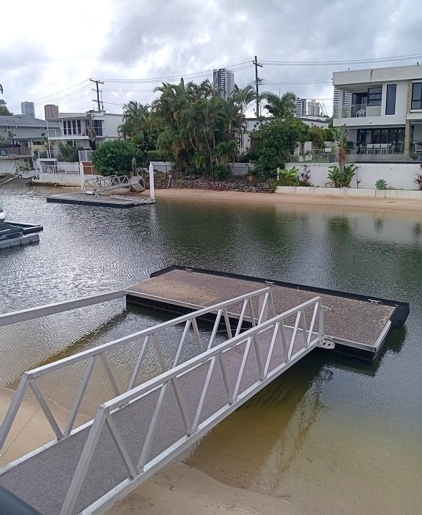 8 Winterhaven Key, Broadbeach Waters, QLD 4218