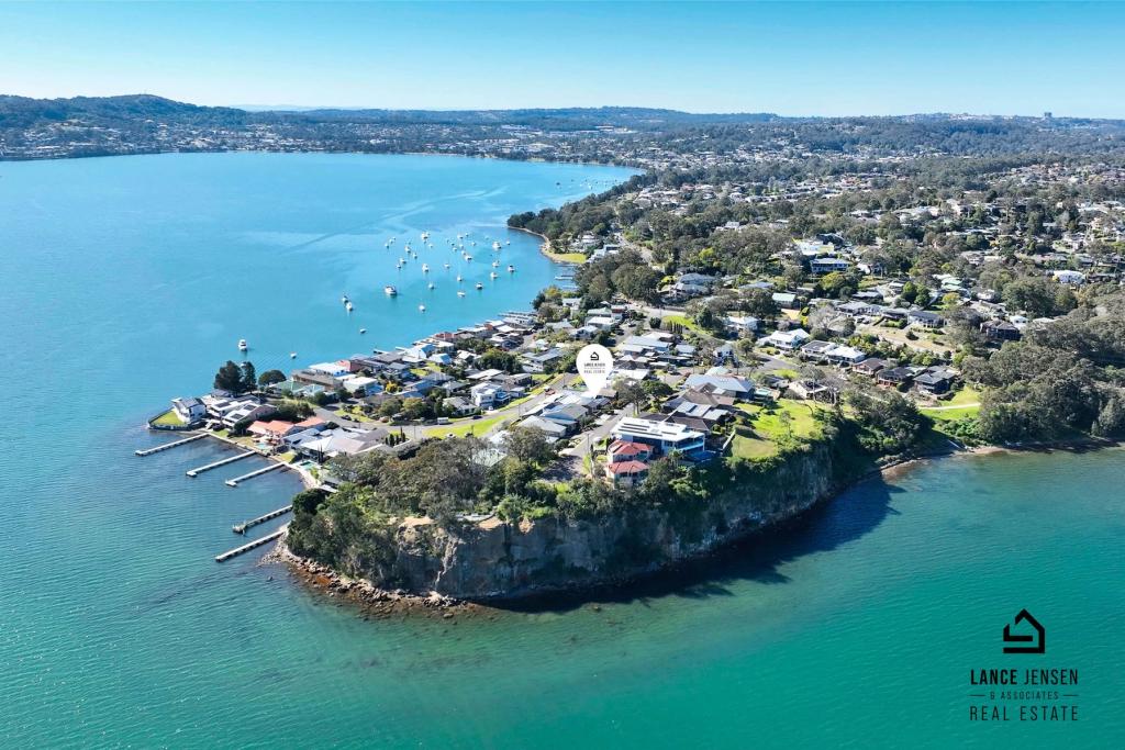 15 Gordon St, Eleebana, NSW 2282