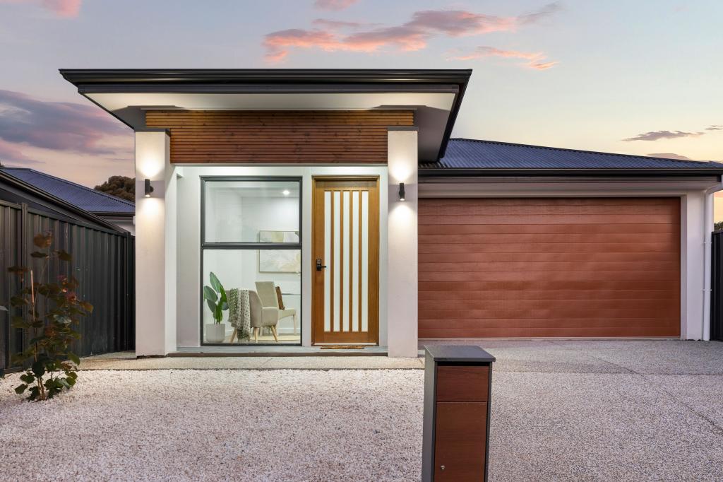 2 Sharon Dr, Para Hills, SA 5096