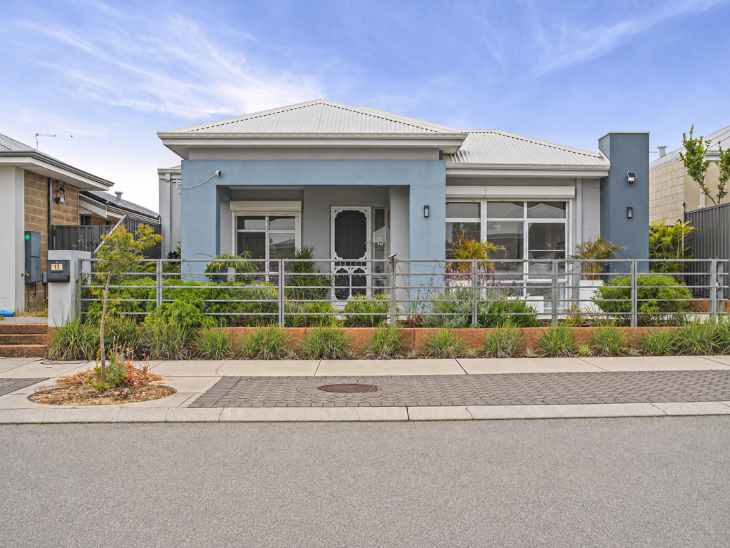 15 Banyoles Cct, Champion Lakes, WA 6111