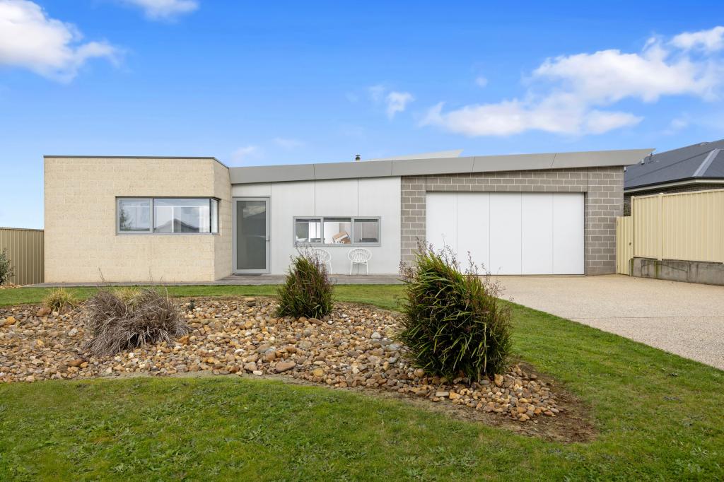 24 Carr Ave, Leongatha, VIC 3953