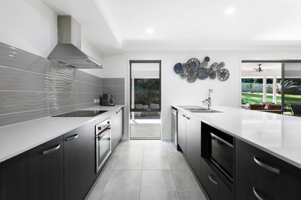 1 Thursday Dr, Tallebudgera Valley, QLD 4228