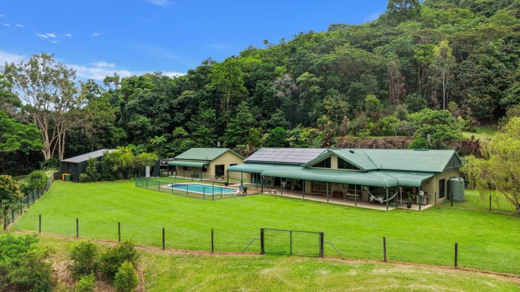 15 Esterina Cl, Redlynch, QLD 4870