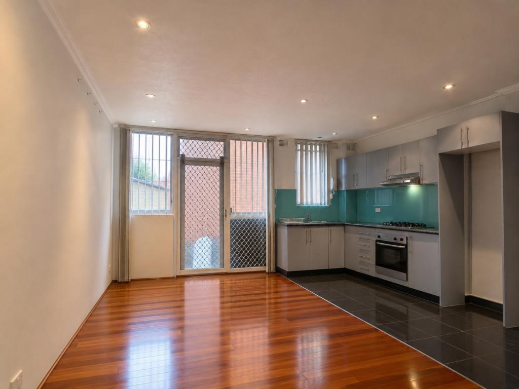 8 Barber Ave, Eastlakes, NSW 2018