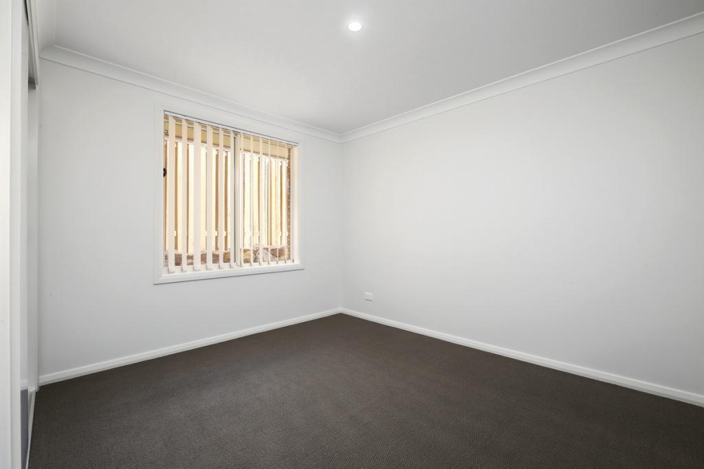 2/11 Diploma Dr, Thrumster, NSW 2444