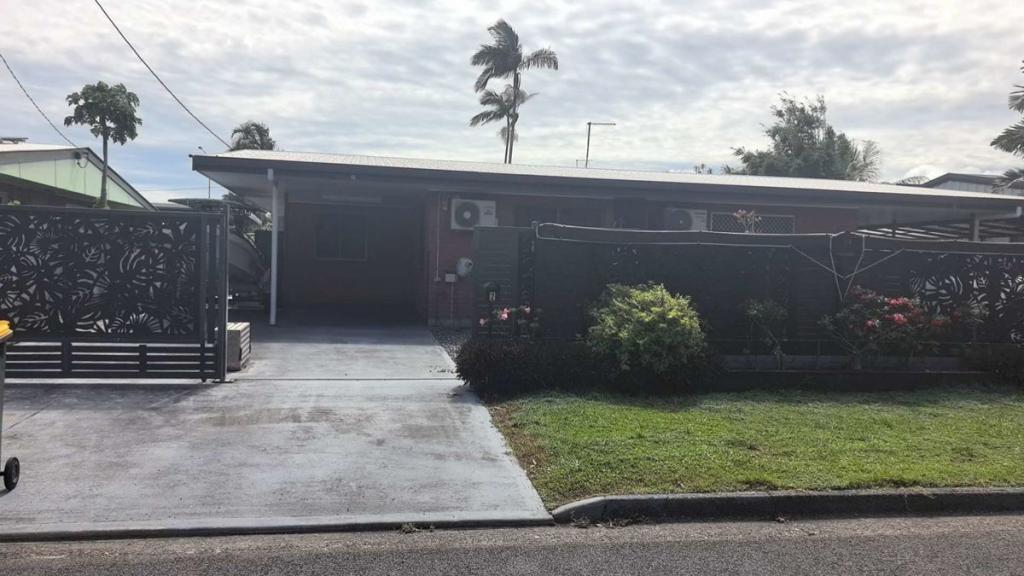 Unit 1 /34 Curtin St, Westcourt, QLD 4870