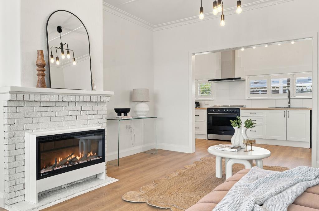 2 GOLSBY ST, WEST BATHURST, NSW 2795