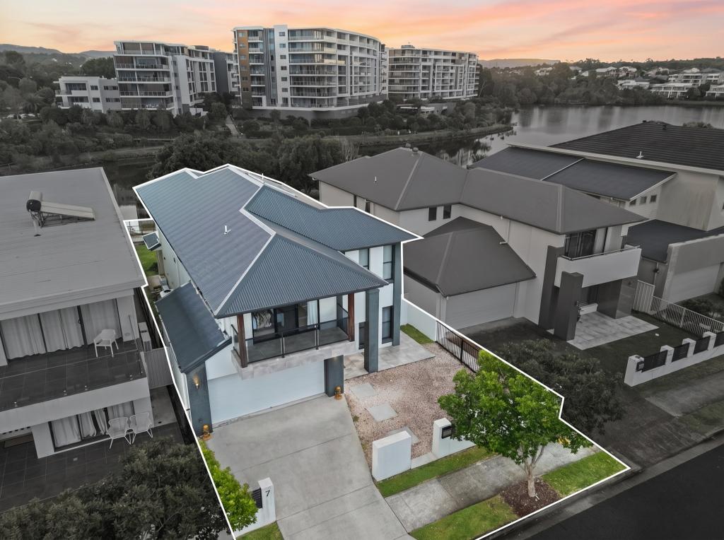 7 Jurien Cres, Varsity Lakes, QLD 4227
