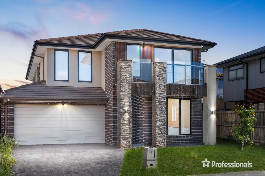 19 WOODLAND AVE, KEYSBOROUGH, VIC 3173