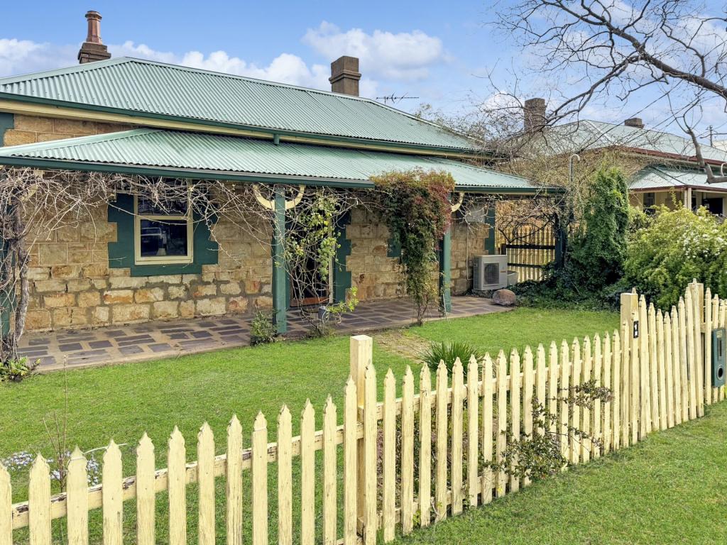 15 Clarke St, Young, NSW 2594