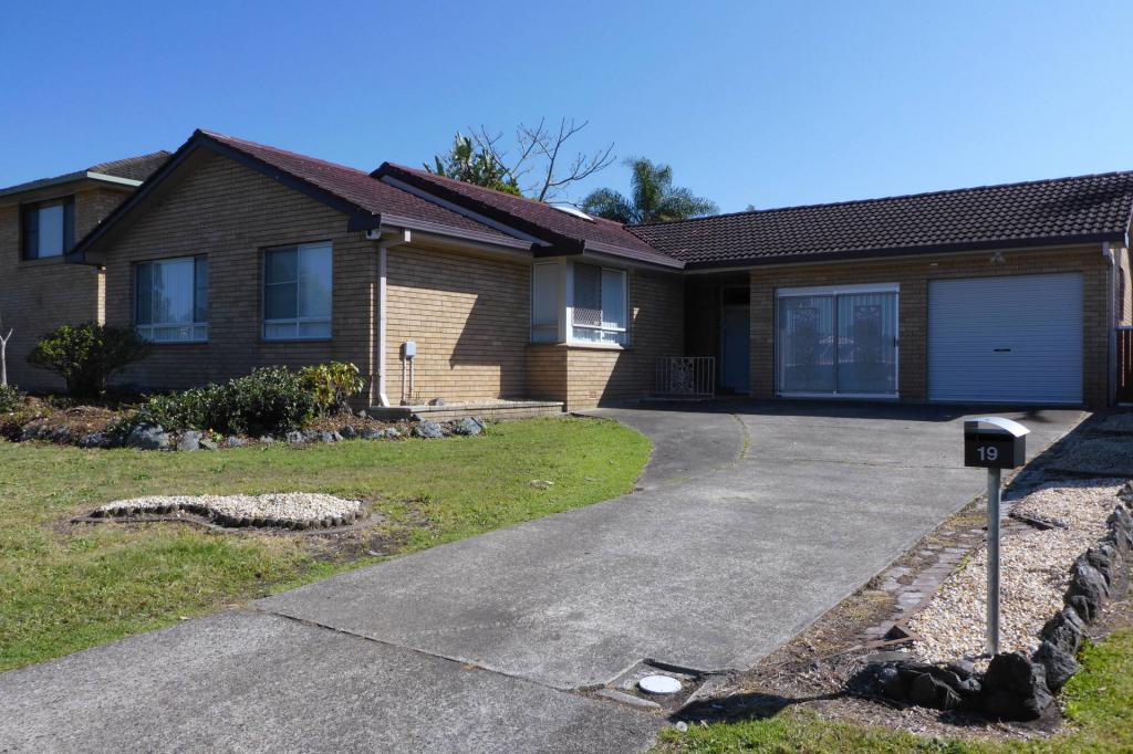 19 Wootton Cres, Taree, NSW 2430