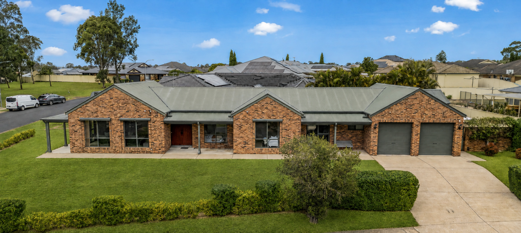 18 APPLETREE AVE, ABERGLASSLYN, NSW 2320