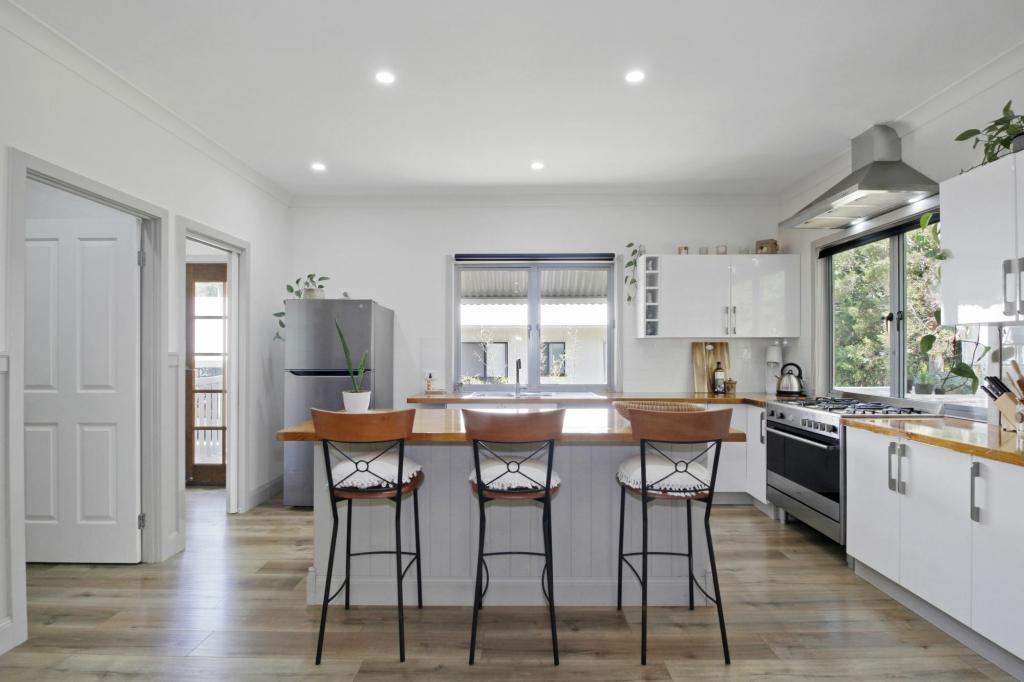 35 Alexander St, Macleay Island, QLD 4184