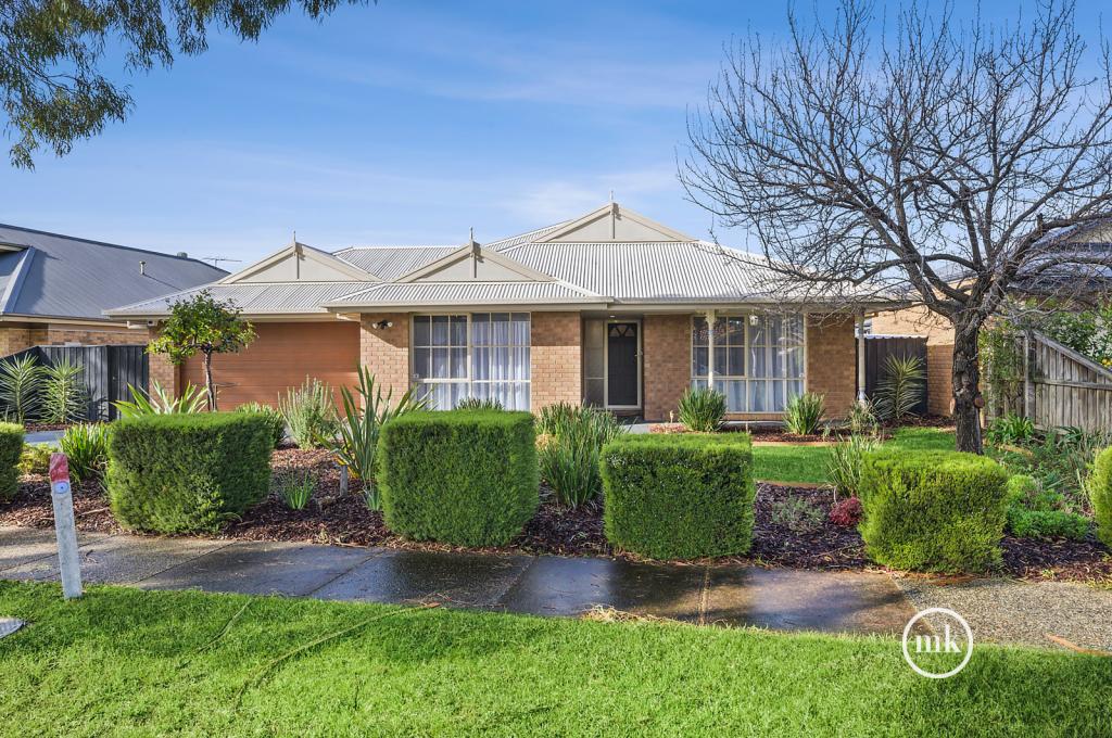 35 Warrawong Cct, Doreen, VIC 3754