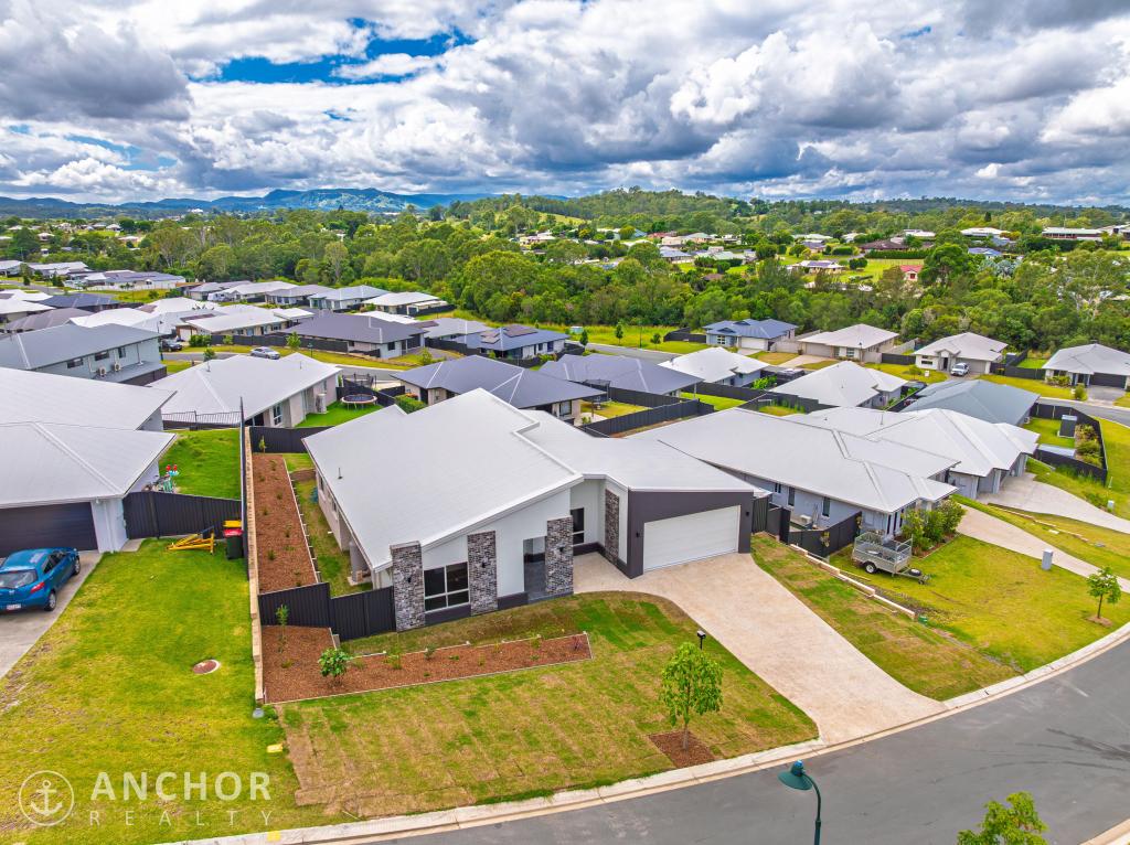 33 Excalibur Cres, Southside, QLD 4570