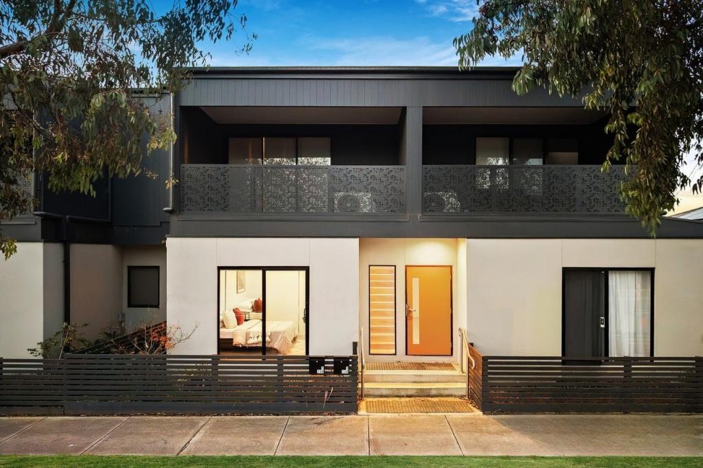 1/130 Grassbird Dr, Point Cook, VIC 3030
