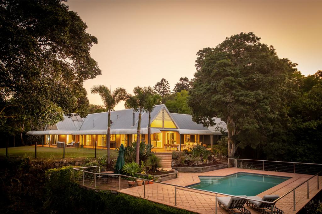 261 Moons Lane, Brookfield, QLD 4069