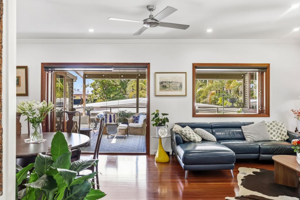 35-37 SYDNEY ST, LABRADOR, QLD 4215