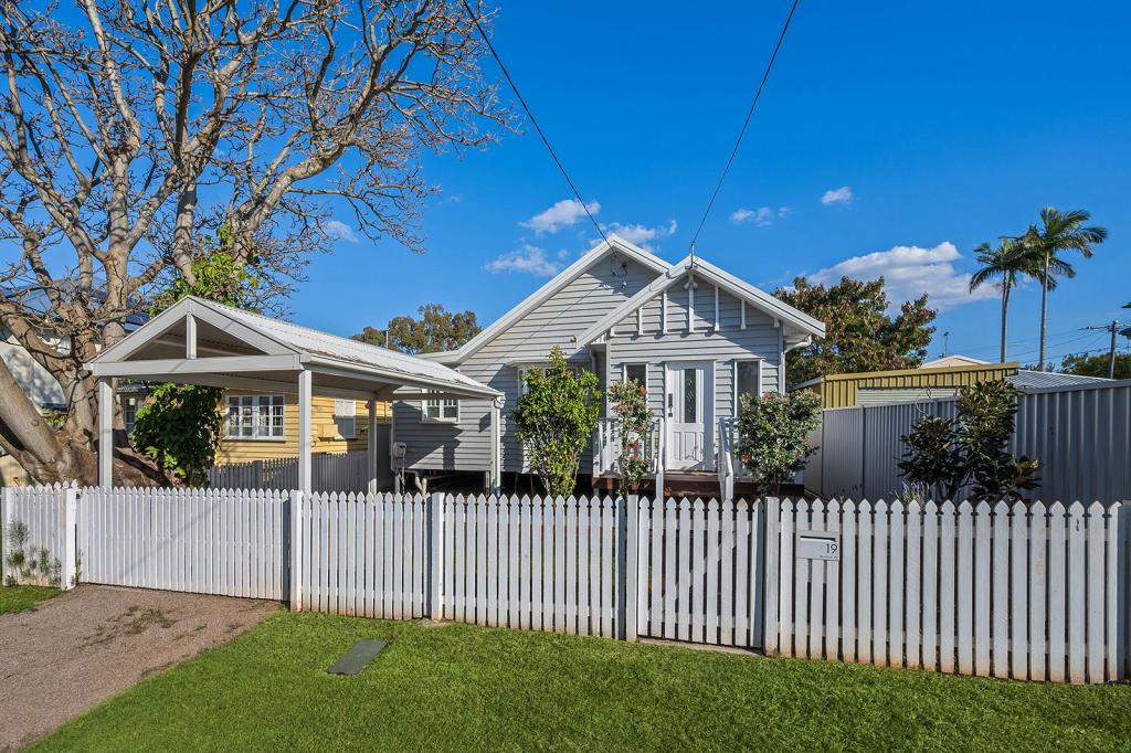 19 Bunton St, Scarborough, QLD 4020