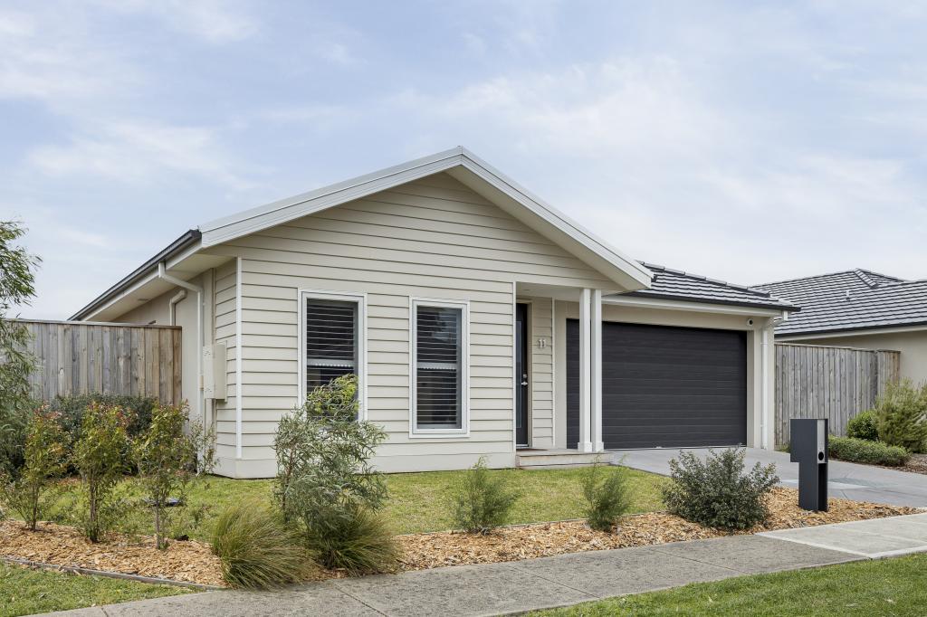 11 Rosemary Dr, Hastings, VIC 3915