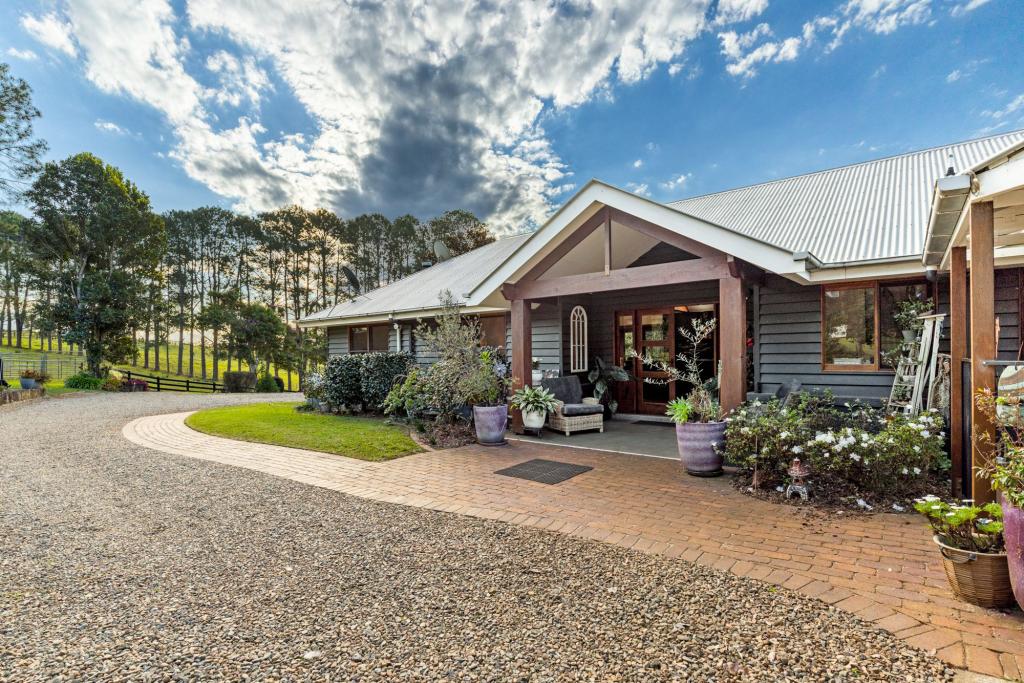 78 Burgess Ave, Maleny, QLD 4552