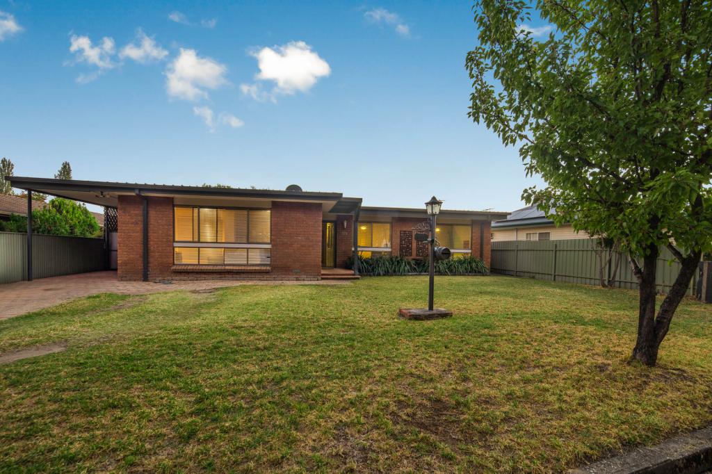 576 Manns St, Lavington, NSW 2641