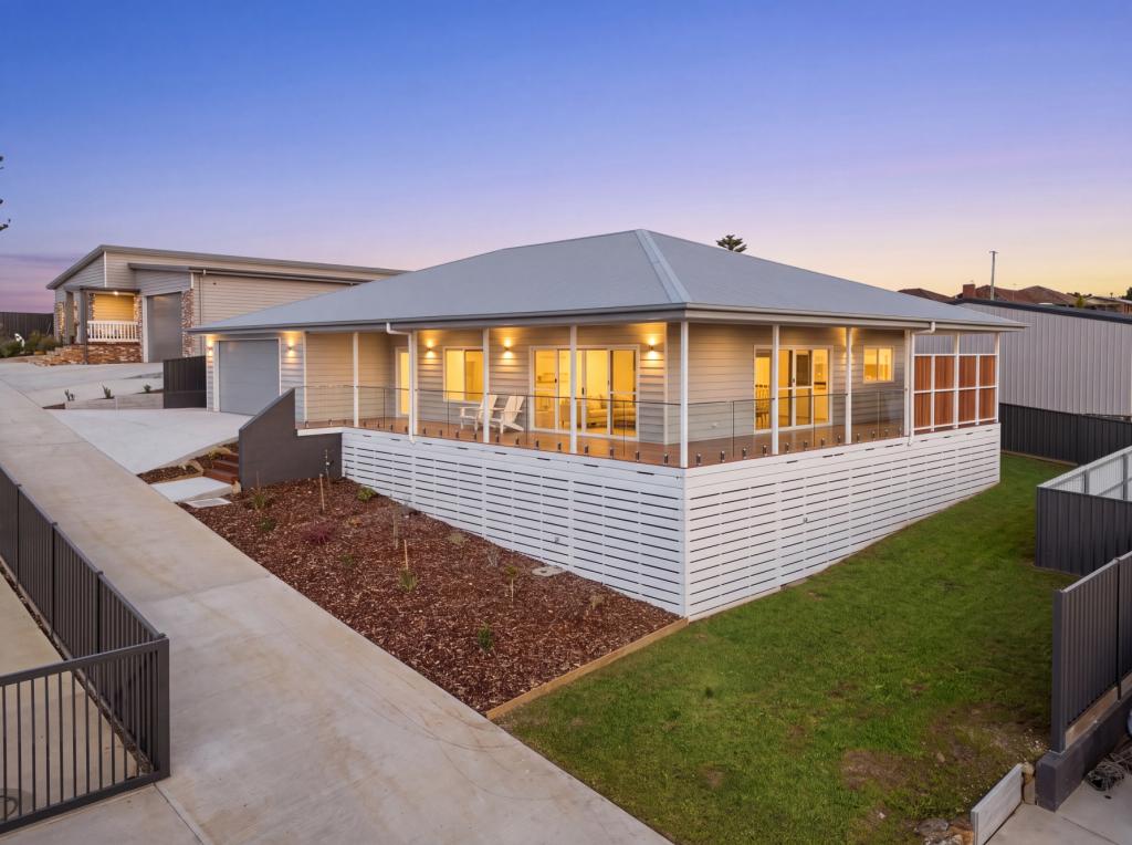2/180 OXFORD ST, BEAUTY POINT, TAS 7270