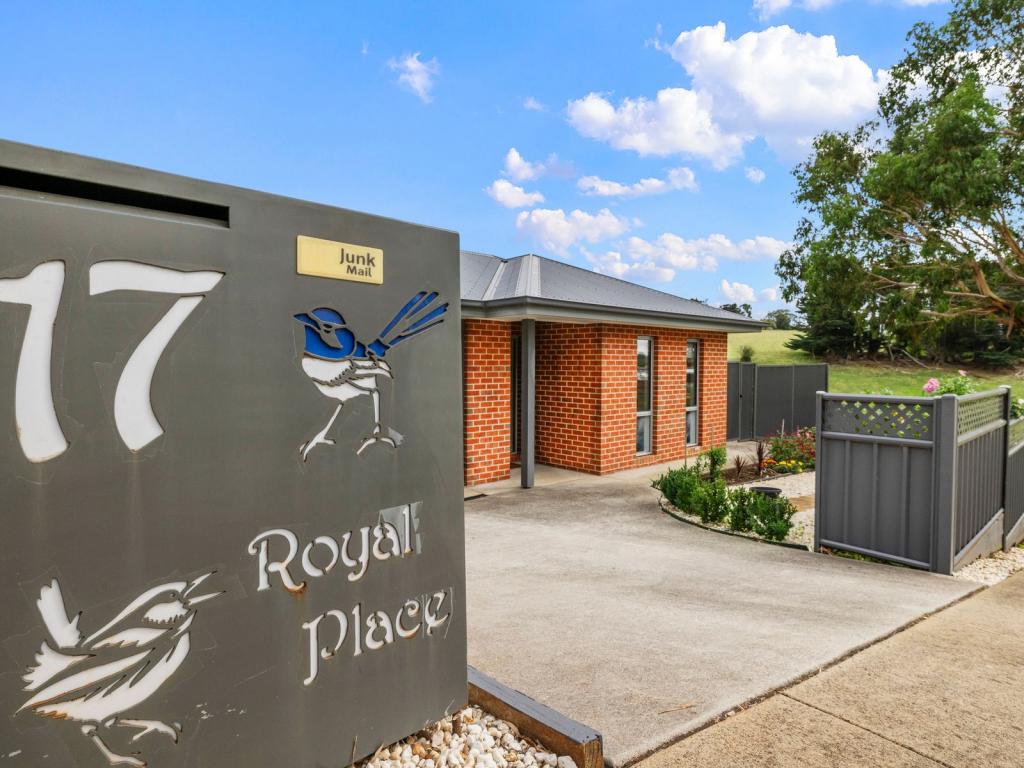17 Royal Pl, Leongatha, VIC 3953