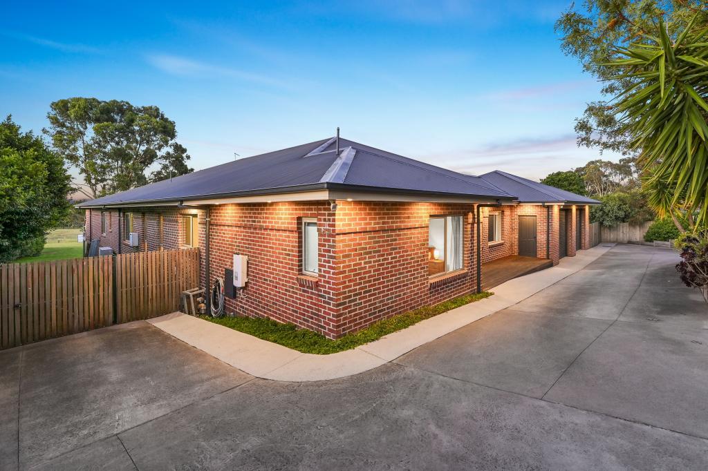 8 COLLEGE DR, NARRE WARREN SOUTH, VIC 3805