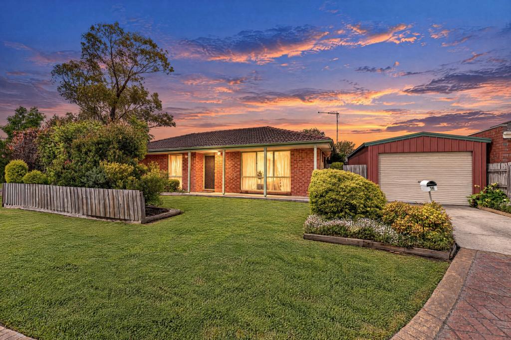 16 Holt Pl, Pakenham, VIC 3810