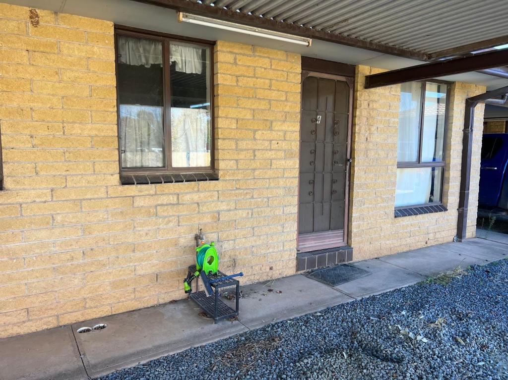 4/9 Monash St, West Wyalong, NSW 2671