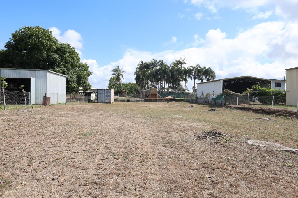 64 SIXTH ST, HOME HILL, QLD 4806