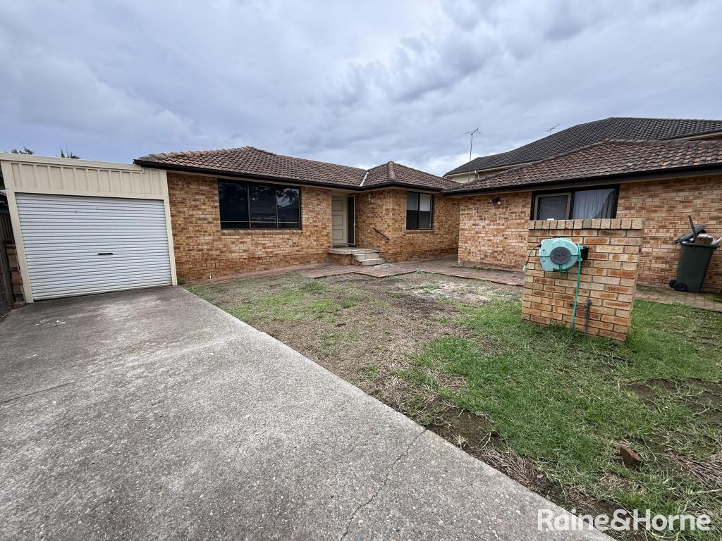 8 Monckton Pl, Glenfield, NSW 2167