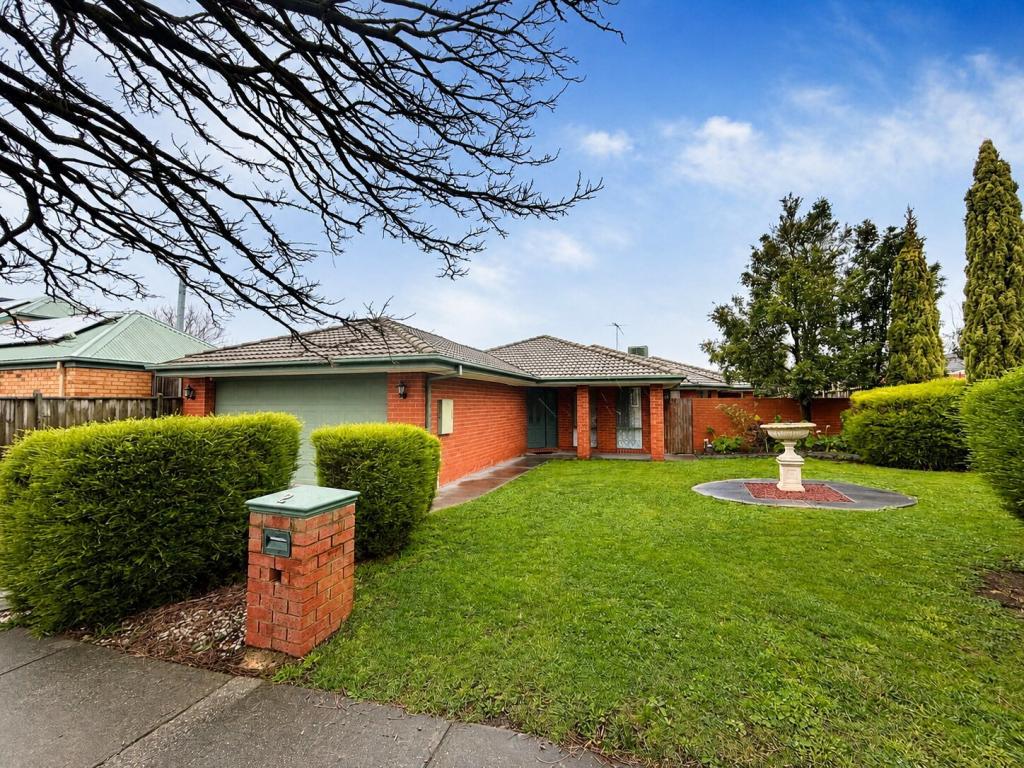 2 Imperia Cl, Narre Warren South, VIC 3805
