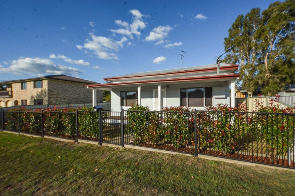 6 Kanowna Ave, Cessnock, NSW 2325