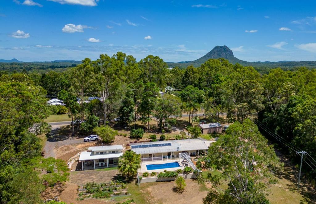 13 MOUNTAIN VIEW RD, PINBARREN, QLD 4568