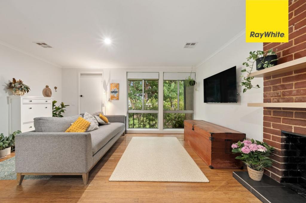 17 Lindrum Cres, Holt, ACT 2615