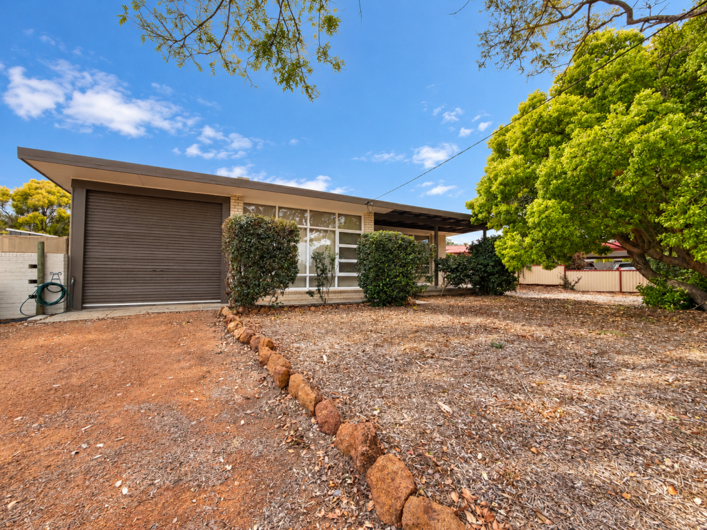 4 Mcness Rd, Kalamunda, WA 6076