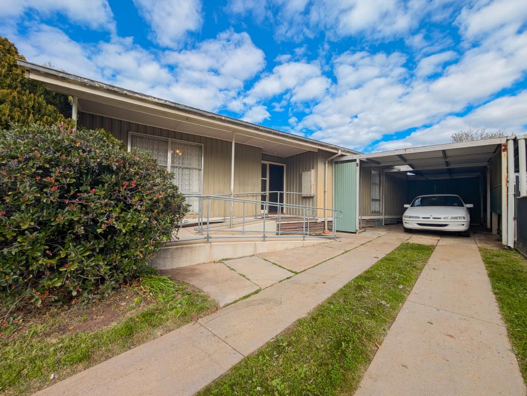 8 DOMAILLE CRES, SWAN HILL, VIC 3585