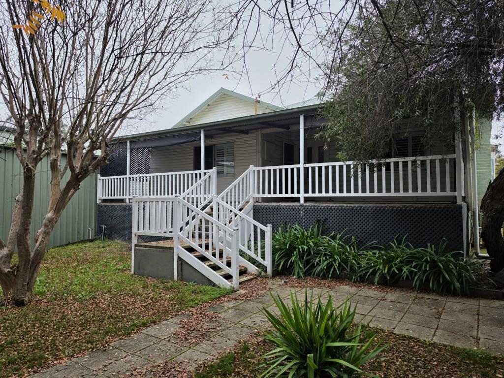 53 Blackett Ave, Young, NSW 2594