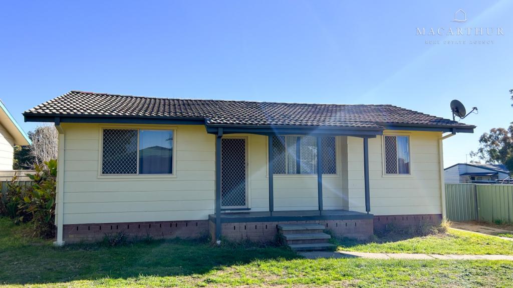 16 Toy Pl, Tolland, NSW 2650
