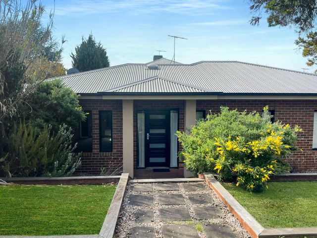 1/10 Caroline St, Highton, VIC 3216