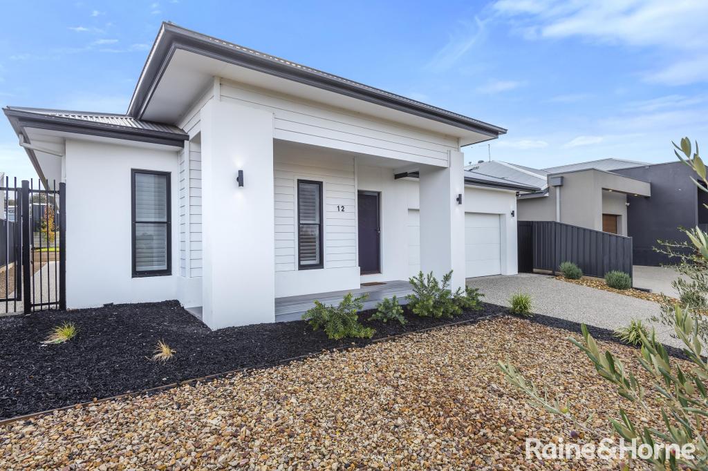 12 RENNICK AVE, KYNETON, VIC 3444