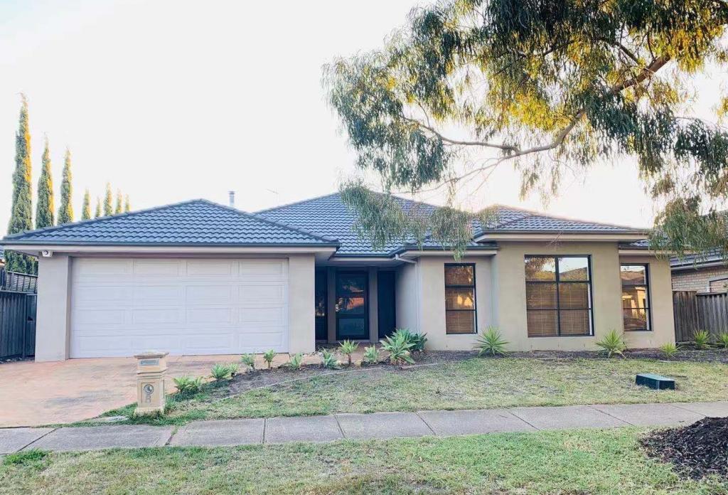 8 LIBERTY DR, POINT COOK, VIC 3030