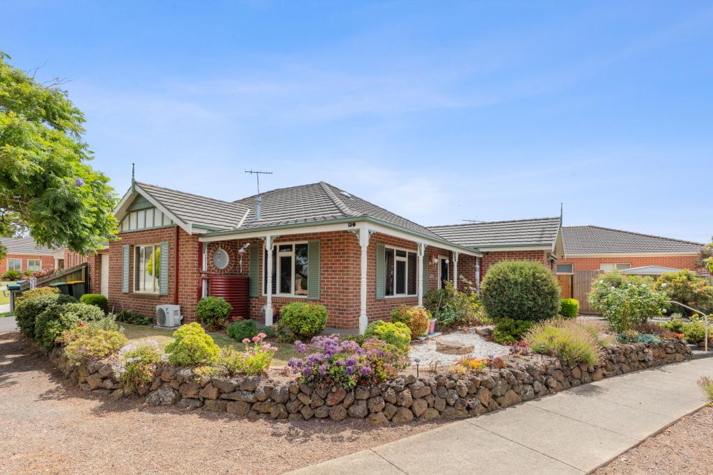 32 Parkwood Dr, Highton, VIC 3216