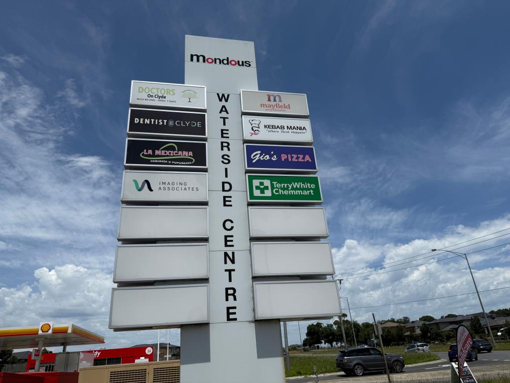 800 Berwick-Cranbourne Rd, Clyde North, VIC 3978